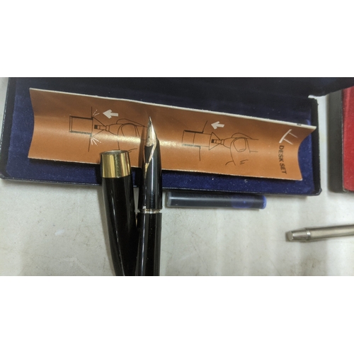 16 - Boxed pens to include a vintage Parker writing set comprising a fountain pen, a ballpoint pen and a ... 