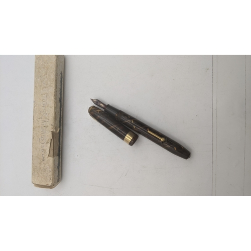 20 - A vintage Conway Stewart 27 fountain pen with a 14ct gold nib
Location:C6
If there is no condition r... 
