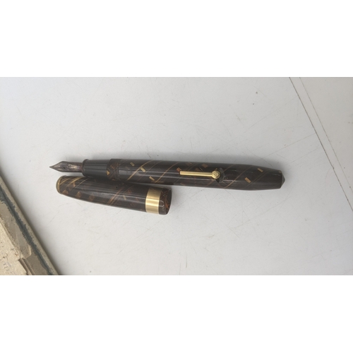 20 - A vintage Conway Stewart 27 fountain pen with a 14ct gold nib
Location:C6
If there is no condition r... 