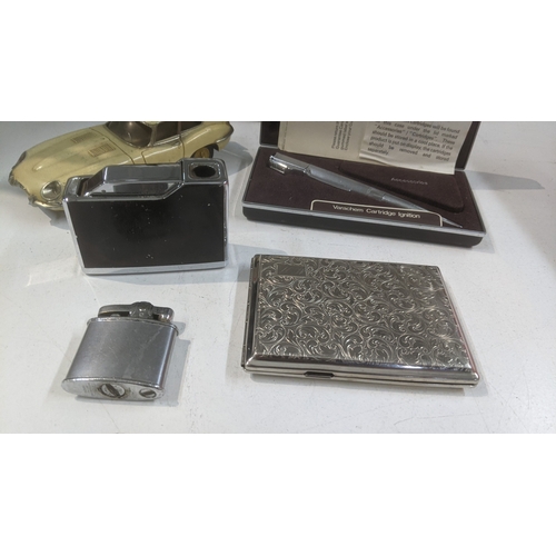 30 - Smoking related items to include a pipe stand with three pipes, a novelty table lighter fashioned as... 