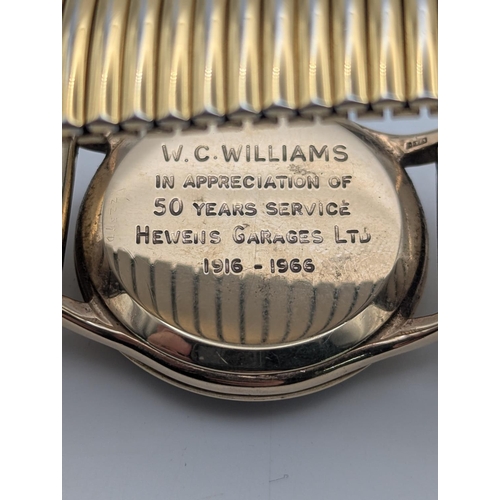 18 - A 1960s 9ct yellow gold cased gents Vertex wristwatch on a gold tone steel expanding bracelet, along... 