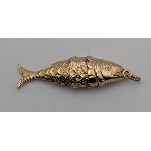 4 - A 9ct yellow gold articulated fish pendant with embossed detail on a suspension loop 45mm L, 3.2g
Lo... 