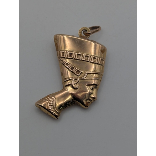 6 - A 9ct yellow gold pendant fashioned as the Egyptian Queen Nefertiti with suspension loop and embosse... 