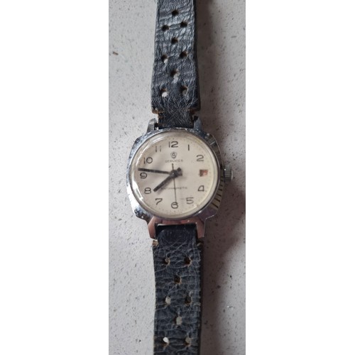 52 - A quantity of vintage watches and watch dials to include a Services anti-magnetic watch, a gents Mor... 