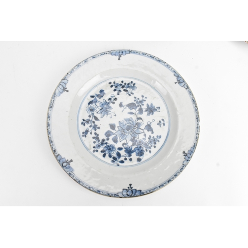 22 - A group of three Chinese export blue and white porcelain dishes, Yongzheng to early Qianlong period,... 