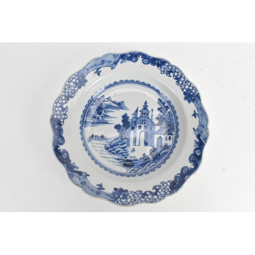 26 - A pair of Chinese blue and white porcelain dishes, Qianlong period, each decorated with river landsc... 