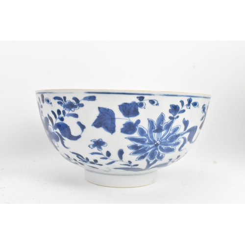 44 - Mixed 18th and 19th century Chinese porcelain to include an early 18th century blue and white bowl, ... 
