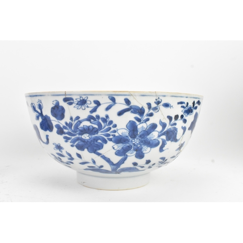 44 - Mixed 18th and 19th century Chinese porcelain to include an early 18th century blue and white bowl, ... 