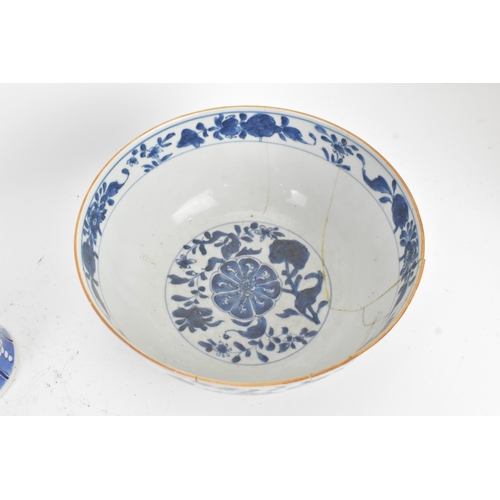 44 - Mixed 18th and 19th century Chinese porcelain to include an early 18th century blue and white bowl, ... 
