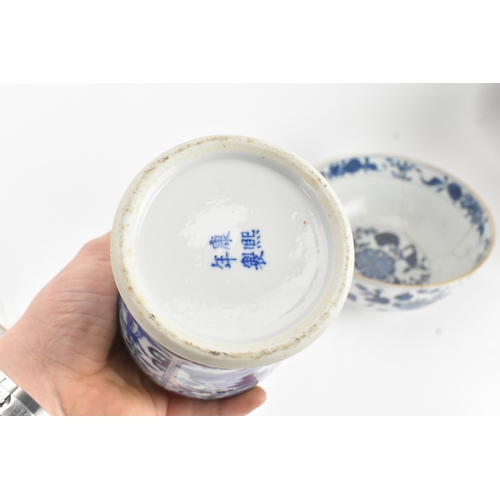 44 - Mixed 18th and 19th century Chinese porcelain to include an early 18th century blue and white bowl, ... 