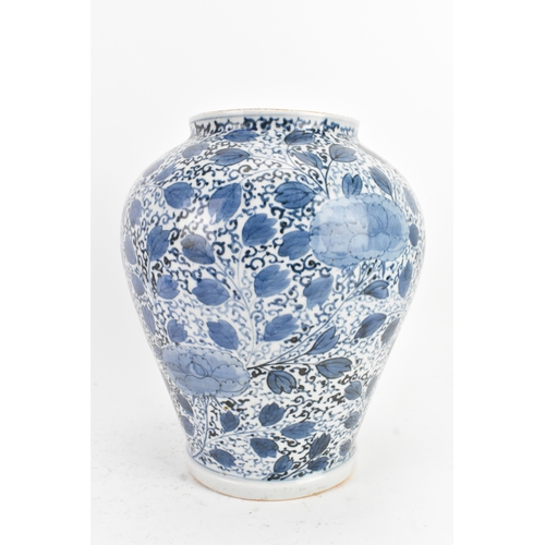 49 - A Chinese blue and white porcelain vase, 20th century, of ovoid form, decorated in the Kangxi style ... 