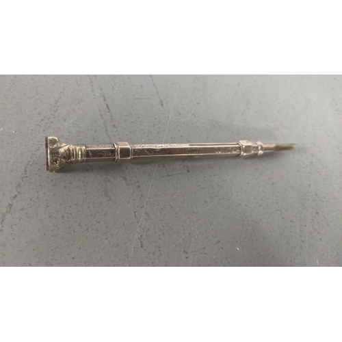 40 - A Victorian rose coloured metal cased vintage propelling pen with gold plated sliders and engraving ... 