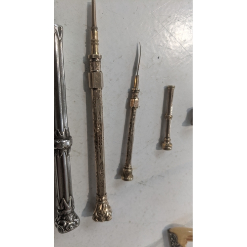 42 - A collection of vintage gentlemans items to include a gold plated propelling pencil with inset blood... 