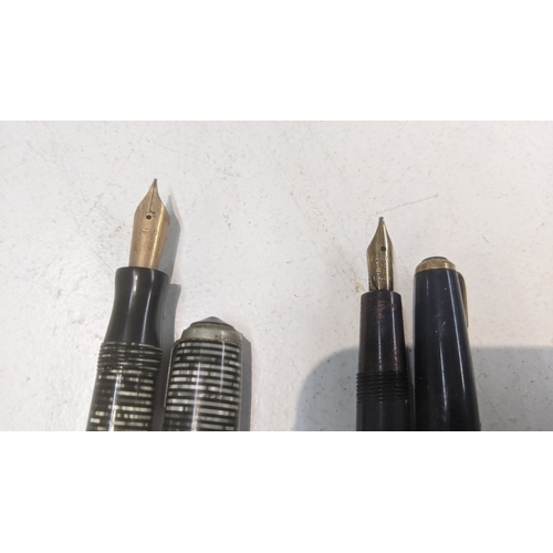 43 - Vintage Parker pens to include a vacumatic fountain pen with a 14k gold nib along with a slimfold fo... 