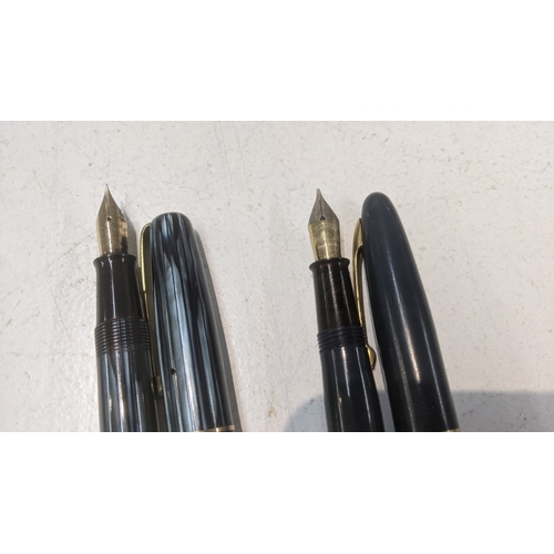 44 - Vintage fountain pens to include a Watermans W5 fountain pen with an 18ct gold nib along with a Shea... 