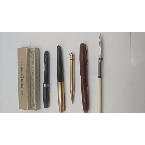 53 - Vintage writing equipment to include a boxed Conway Stewart 36 fountain pen with a blue striped desi... 