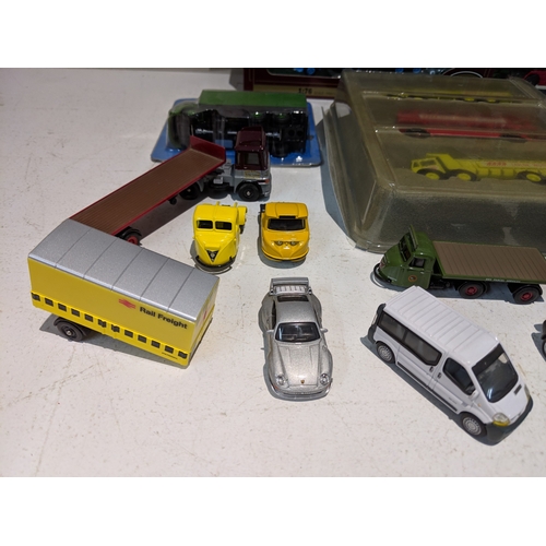 60 - A mixed lot of model vehicles to include commercial, Corgi Trackside, two Eddie Stobart vehicles and... 