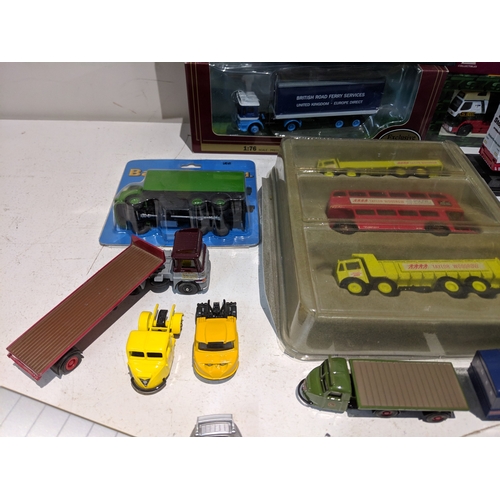 60 - A mixed lot of model vehicles to include commercial, Corgi Trackside, two Eddie Stobart vehicles and... 