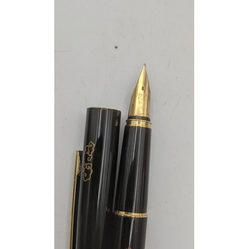 54 - A boxed Pilot Nippon Art Flower Hiramaki-E fountain pen with an 18K gold nib and a black lacquered f... 