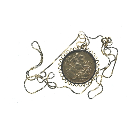 18 - United Kingdom - Edward VII (1901-1910), Gold 1907 full Sovereign set in a 9K gold necklace and 9K g... 