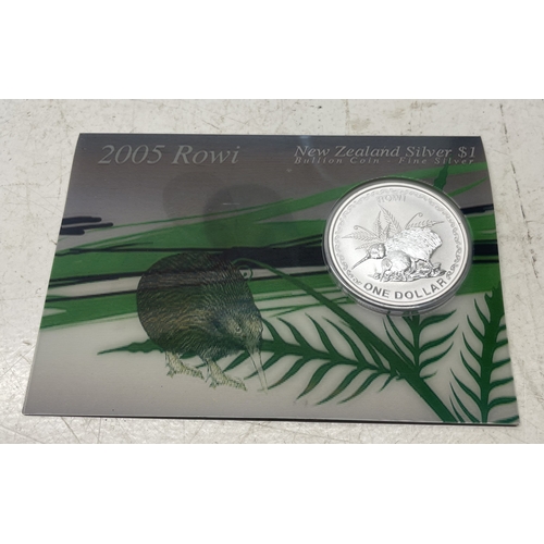 20 - A collection of five New Zealand $1 silver coins in presentation packs and a 1998 New Zealand $10 wi... 
