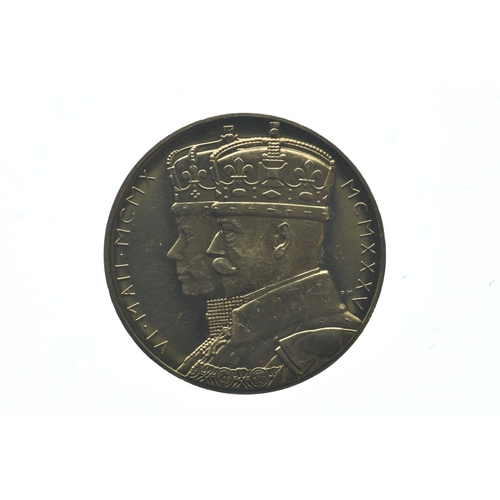 25 - United Kingdom - George V (1901-1936) gold, Silver Jubilee medal by P Metcalfe bust of George and Ma... 