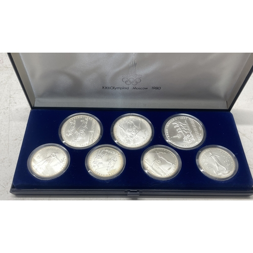 31 - A collection of commemorative New Zealand Silver coinage to include Olympics Moscow 2008 7 coin set,... 