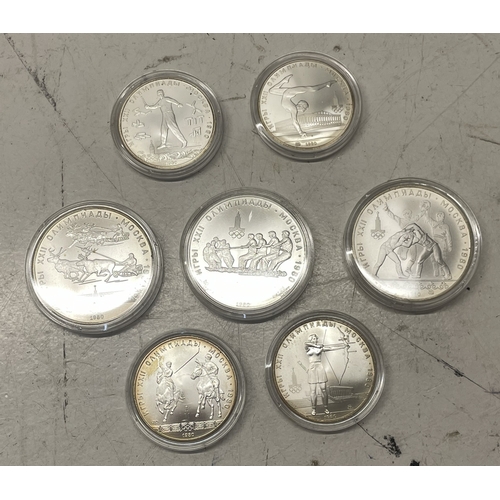 31 - A collection of commemorative New Zealand Silver coinage to include Olympics Moscow 2008 7 coin set,... 