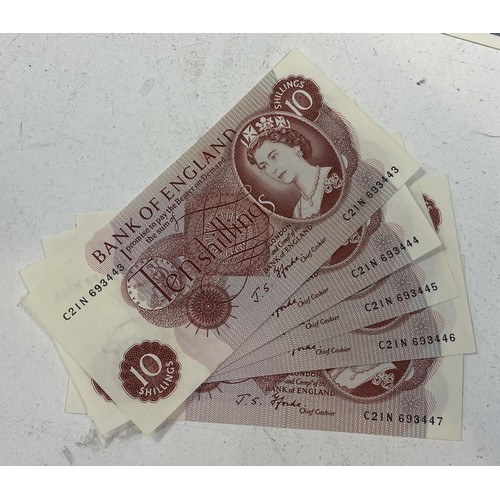 97 - A collection of Bank of England bank notes, to include two 1 pound notes, five one pound notes in se... 