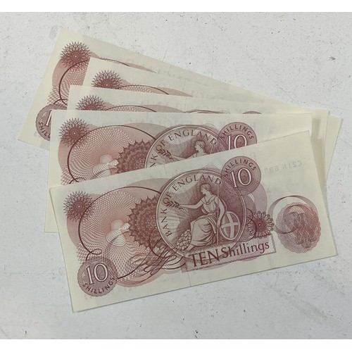 97 - A collection of Bank of England bank notes, to include two 1 pound notes, five one pound notes in se... 