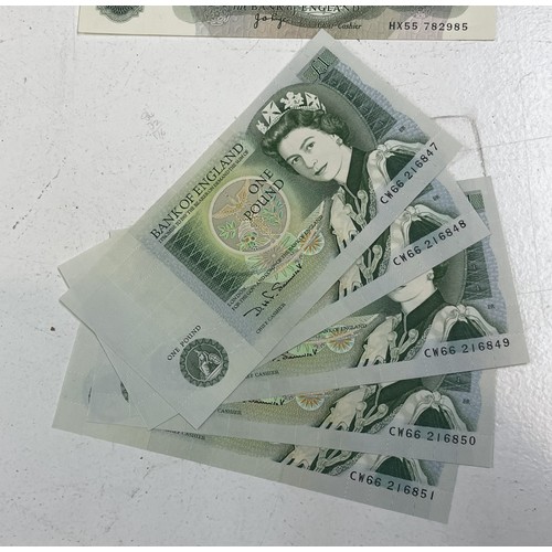 97 - A collection of Bank of England bank notes, to include two 1 pound notes, five one pound notes in se... 