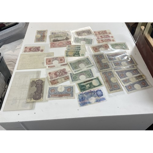 13A - A large collection of mainly British bank notes to include 10 Shilling notes, £1 Pound notes and £5 ... 