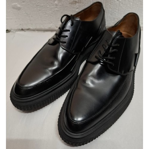 26 - Dunhill- Three pairs of gents shoes, European size 44, comprising a pair of boat shoes in navy, red ... 