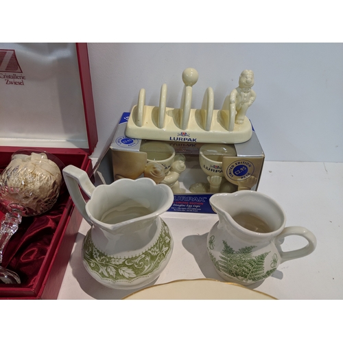 203 - A mixed lot to include blue and white china, Lurpak promotional items, modern beer steins, The Villa... 