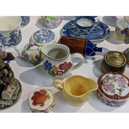 203 - A mixed lot to include blue and white china, Lurpak promotional items, modern beer steins, The Villa... 