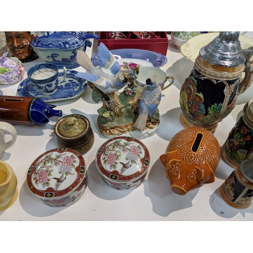 203 - A mixed lot to include blue and white china, Lurpak promotional items, modern beer steins, The Villa... 
