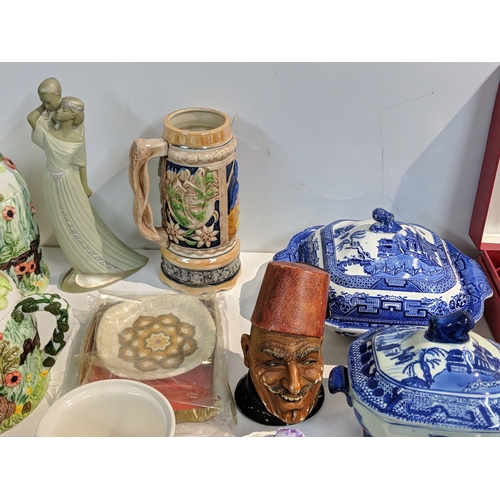 203 - A mixed lot to include blue and white china, Lurpak promotional items, modern beer steins, The Villa... 