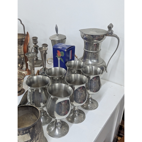 40 - Mixed metalware to include a silver plated basket having a flared scalloped embossed rim with swing ... 
