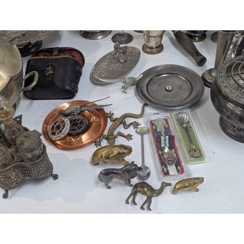 40 - Mixed metalware to include a silver plated basket having a flared scalloped embossed rim with swing ... 