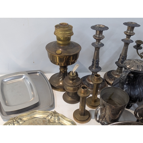 40 - Mixed metalware to include a silver plated basket having a flared scalloped embossed rim with swing ... 