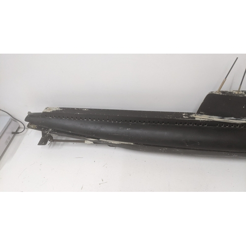237 - A scratch-built radio controlled submarine 140cm  long A/F Location:
If there is no condition report... 