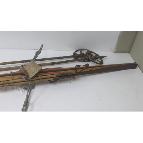 259 - A set of vintage cross country skis and poles Location:
If there is no condition report shown, pleas... 