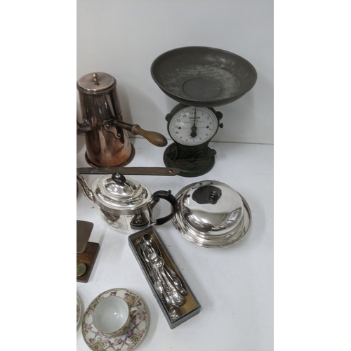 379 - Homeware and kitchenalia to include a silver plated muffin dish, a salter No50 set of kitchen scales... 