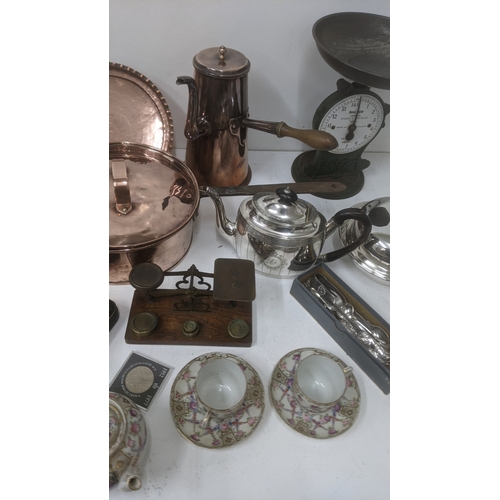 379 - Homeware and kitchenalia to include a silver plated muffin dish, a salter No50 set of kitchen scales... 