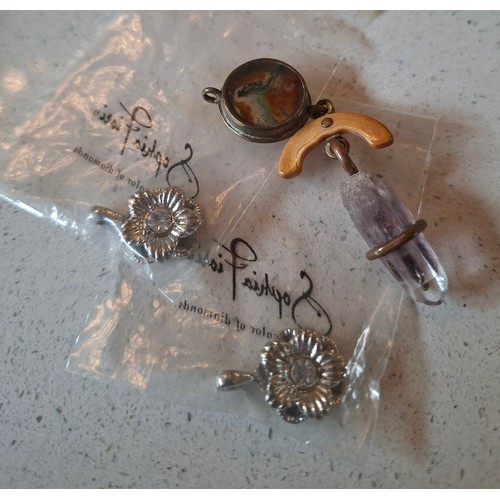 51 - A quantity of early 20th Century and later costume jewellery to include 3 cameo brooches, an Art Dec... 