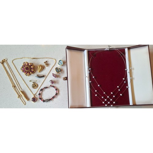 51 - A quantity of early 20th Century and later costume jewellery to include 3 cameo brooches, an Art Dec... 