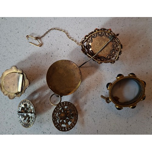56 - A quantity of costume jewellery to include Victorian brooches, a Trifari gold tone leaf bracelet, la... 