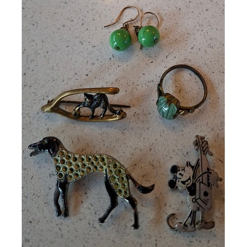 56 - A quantity of costume jewellery to include Victorian brooches, a Trifari gold tone leaf bracelet, la... 