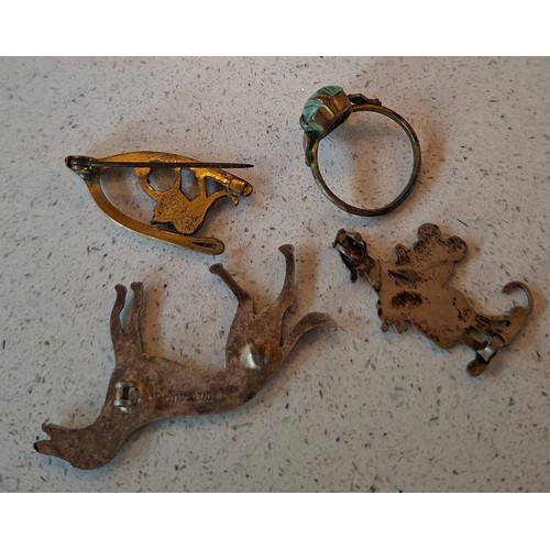 56 - A quantity of costume jewellery to include Victorian brooches, a Trifari gold tone leaf bracelet, la... 