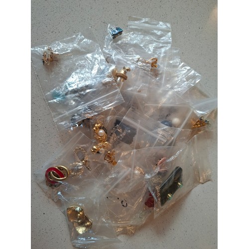 56 - A quantity of costume jewellery to include Victorian brooches, a Trifari gold tone leaf bracelet, la... 